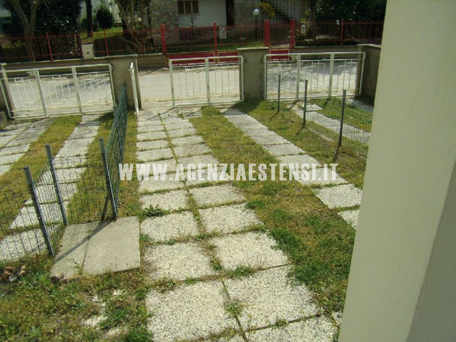 giardino e posto auto