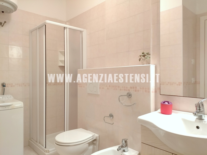 bagno con box doccia