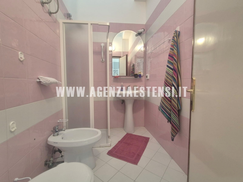bagno con box doccia