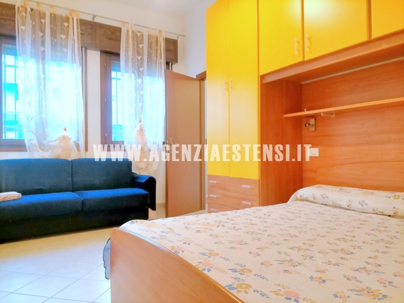 ampia matrimoniale con divano letto