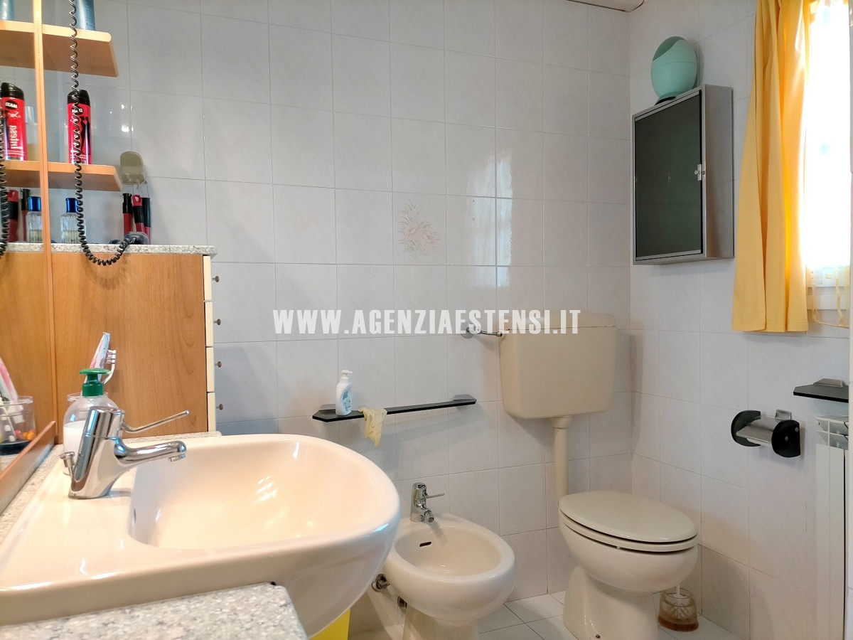 secondo bagno finestrato