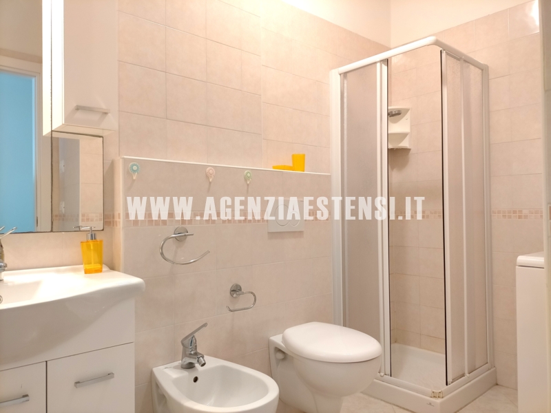 bagno con box doccia