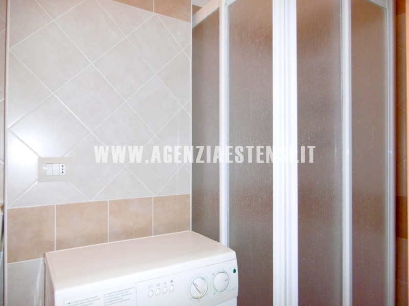 bagno con box doccia