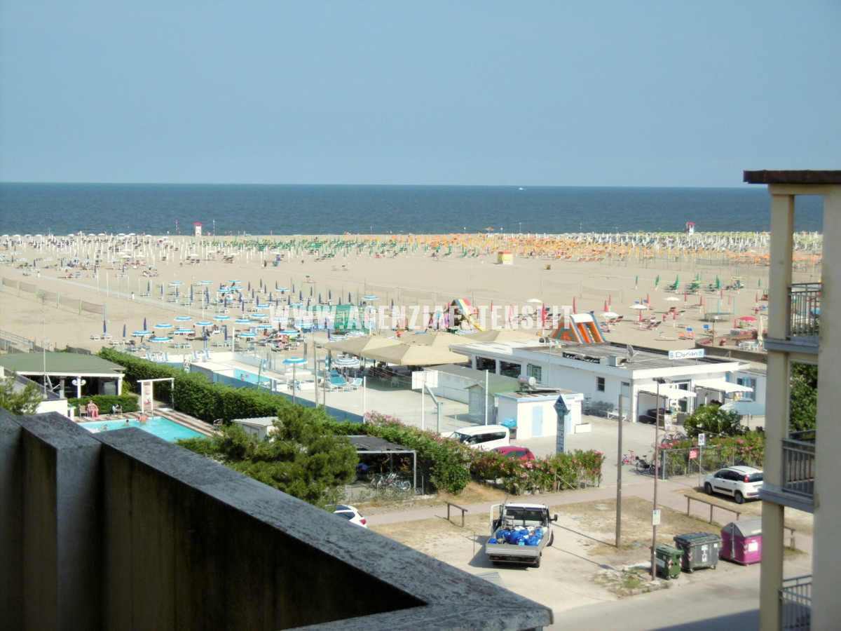 appartamento con balcone vista mare