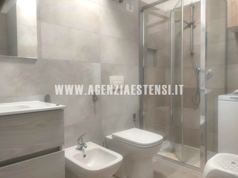 bagno con box doccia