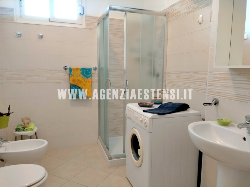 ampio bagno finestrato