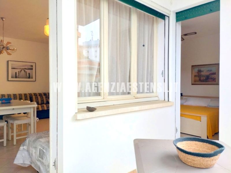 terrazzo comunicante con soggiorno e camera letto