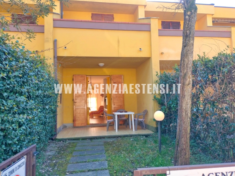 villetta a schiera su due piani