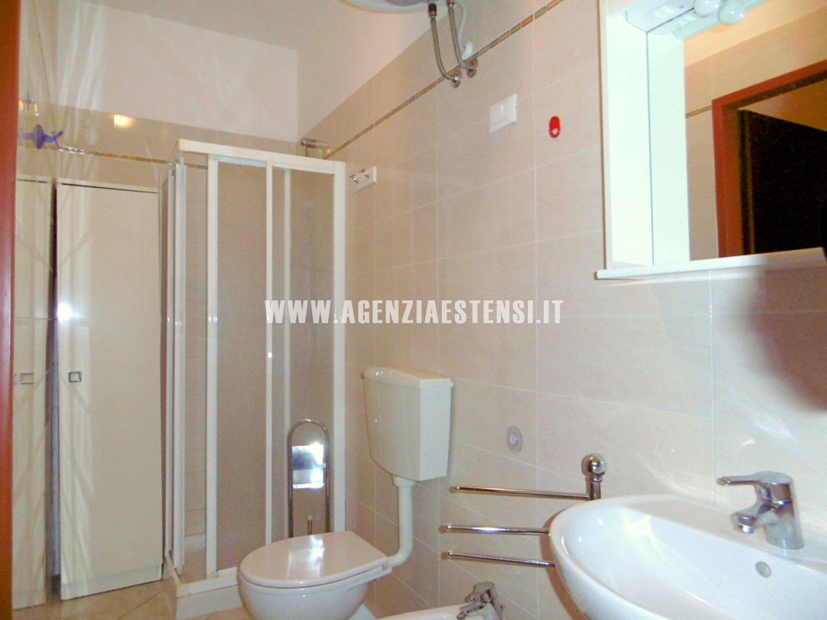 bagno con box doccia