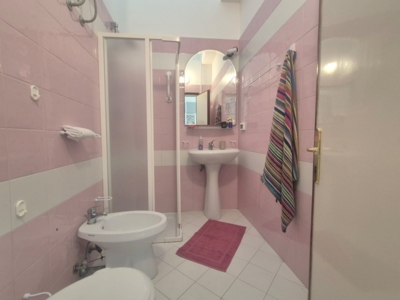 bagno con box doccia
