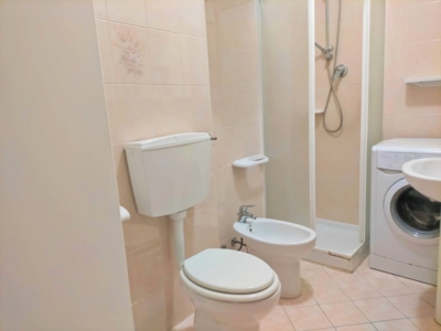 bagno con box doccia