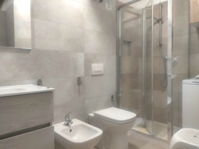 bagno con box doccia