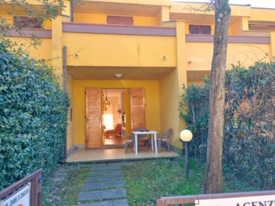 villetta a schiera su due piani