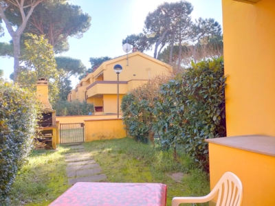 giardino con barbecue