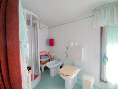 bagno con box-doccia