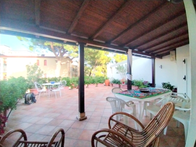 ampia terrazza con veranda